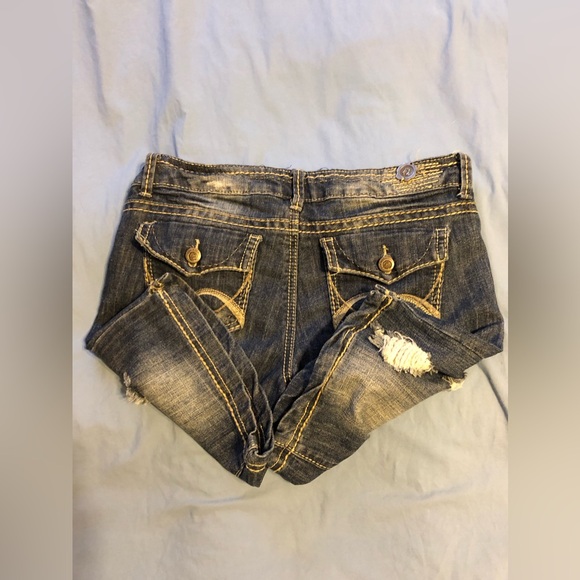 1st Kiss Bermuda style shorts EUC Looks like size 9 but look at tag/pictures - Picture 14 of 16